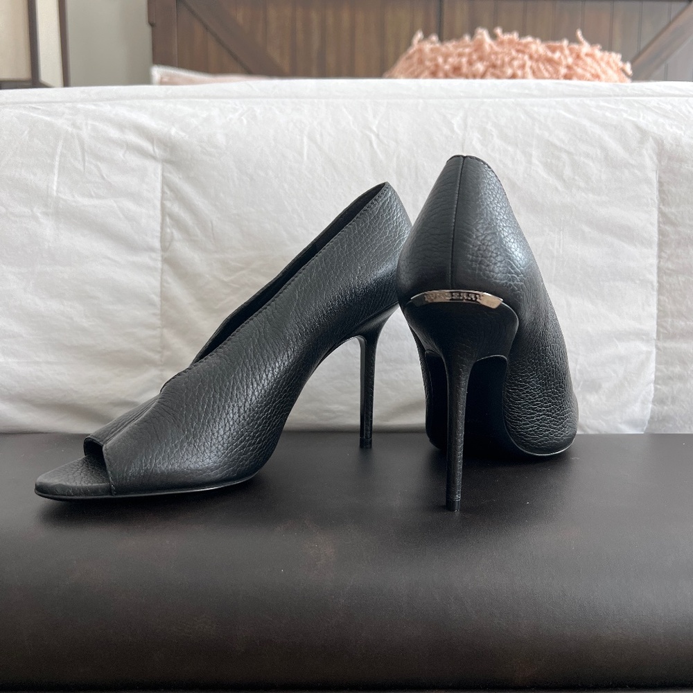 Burberry open toed black heels